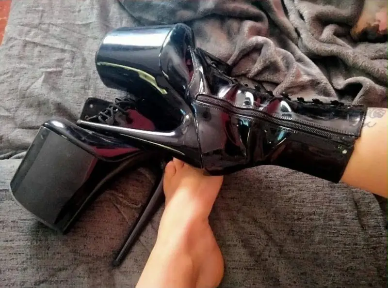 Botas de plataforma de charol negro con tacón de aguja, fetiche de botas de Miss Soniax